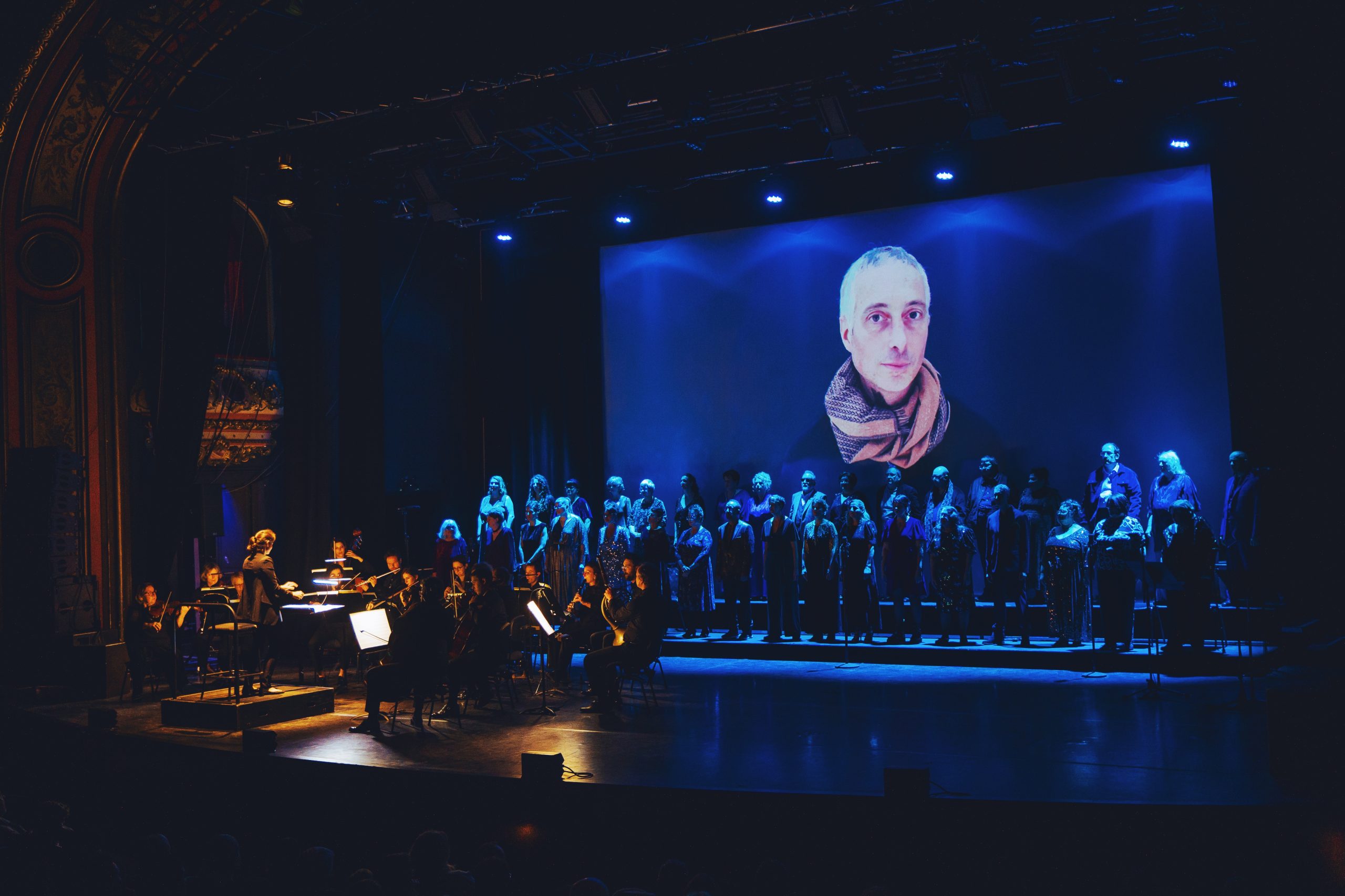 SOUS CE TOIT J’AI CONNU MA PREMIÈRE JOIE