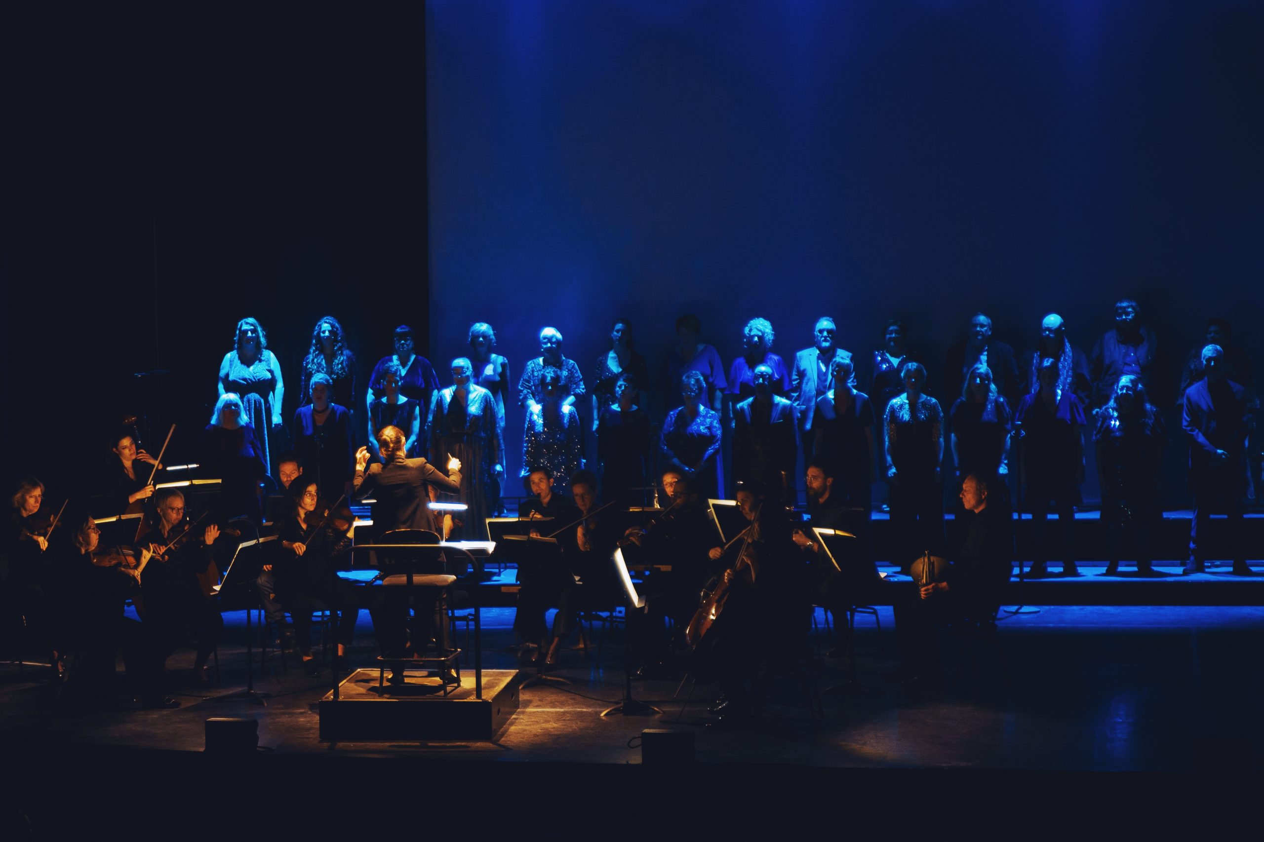 SOUS CE TOIT J’AI CONNU MA PREMIÈRE JOIE